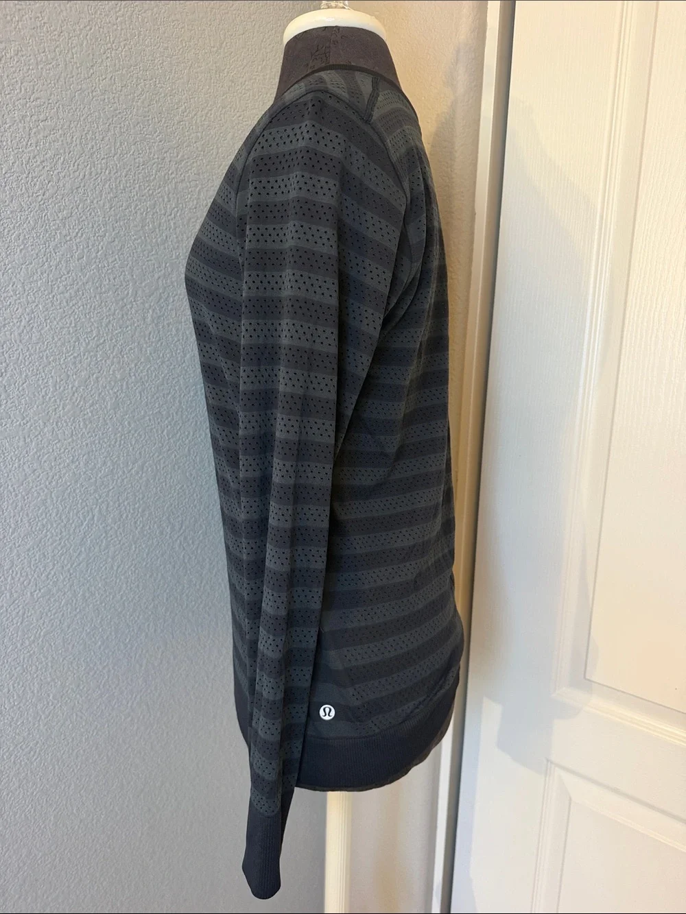 Lululemon Breeze By Long Sleeve *Stripe Black / Deep Coal
